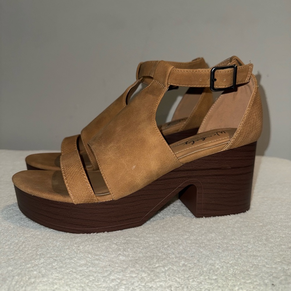 Wonderly Emilia Tan and Brown Platform Sandals. Size 10. NWOT